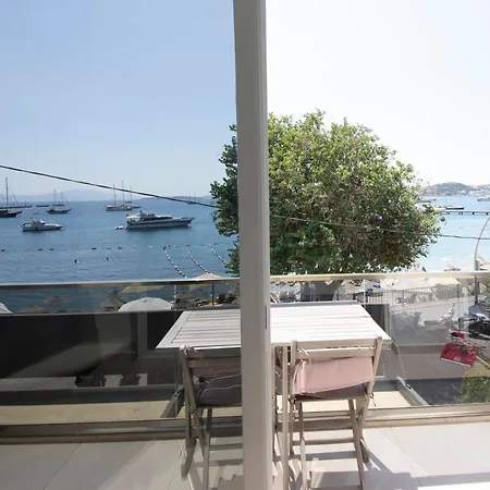 Apartament Lovely Seafront With Breathtaking Sea View In The Heart Of