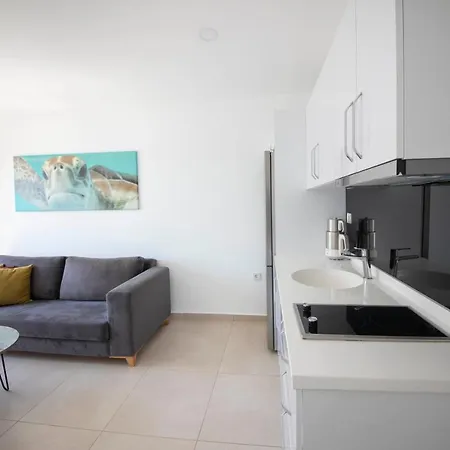 Lovely Seafront With Breathtaking Sea View In The Heart Of Apartament