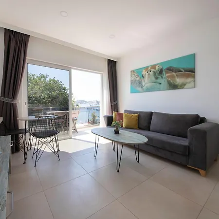 Lovely Seafront With Breathtaking Sea View In The Heart Of *