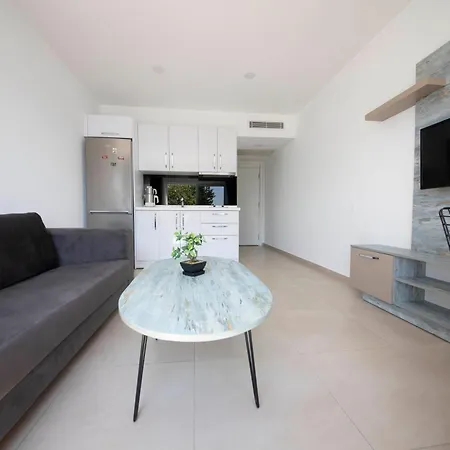 Apartament Lovely Seafront With Breathtaking Sea View In The Heart Of
