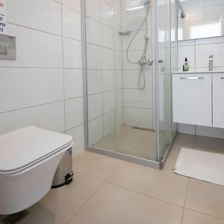 Lovely Seafront With Breathtaking Sea View In The Heart Of Apartament *